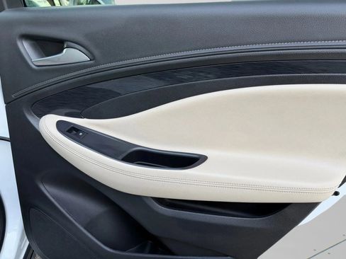 Used 2017 Buick Envision Essence image 23