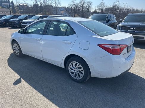 Used 2018 Toyota Corolla LE image 4