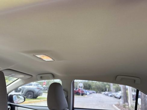 Used 2014 Toyota Corolla LE FWD image 16