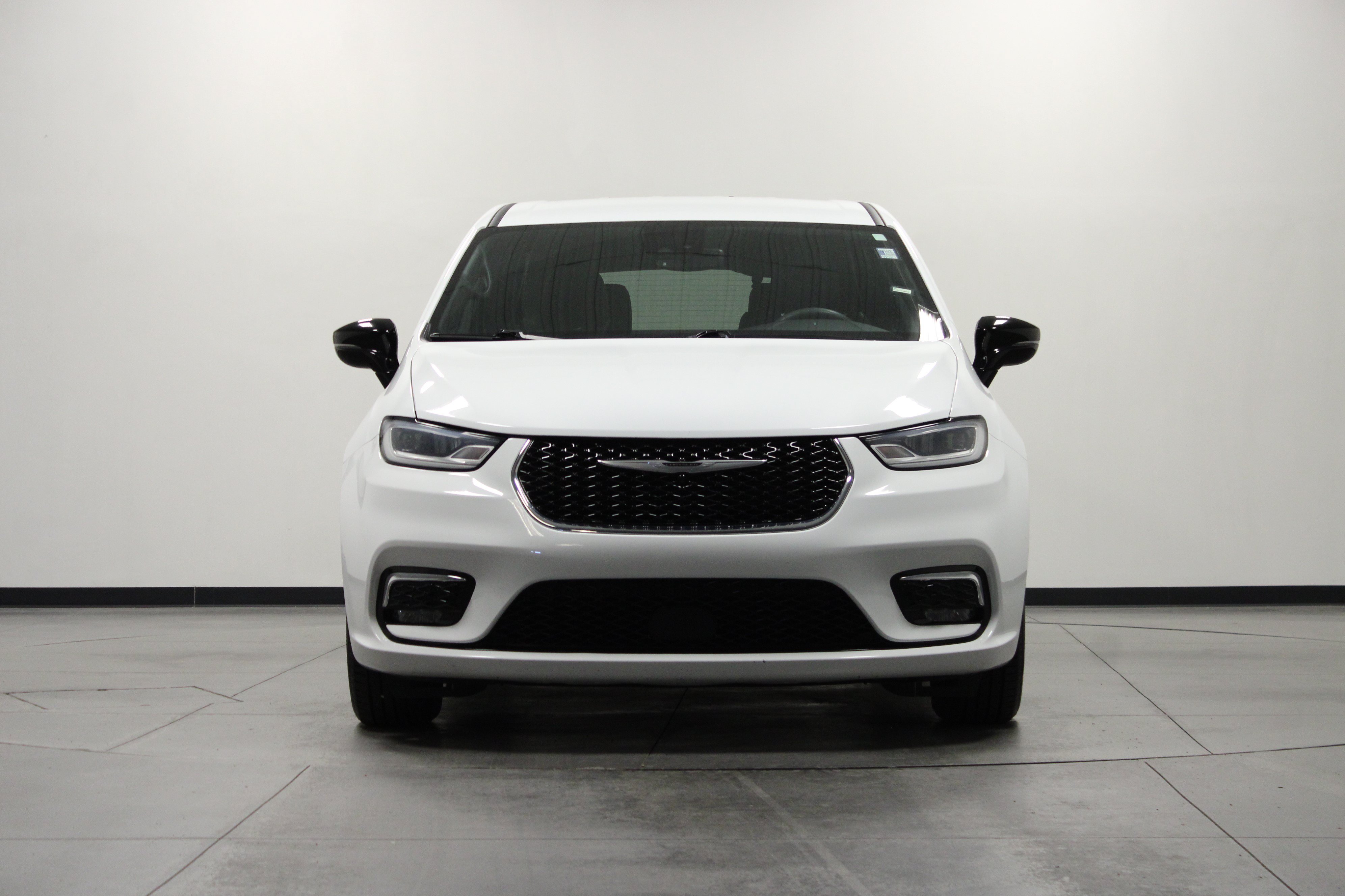 Used 2025 Chrysler Pacifica Select FWD image 9