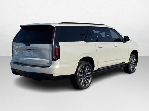 Used 2022 Cadillac Escalade ESV Sport Platinum AWD/4WD image 3