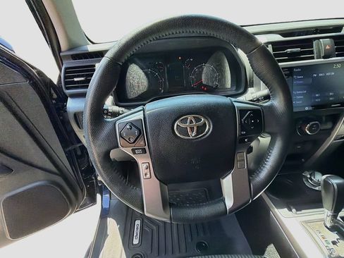 Used 2022 Toyota 4Runner SR5 AWD/4WD image 11