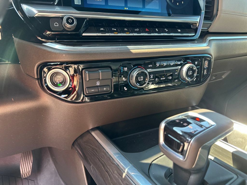 Used 2023 Chevrolet Silverado 1500 LTZ AWD/4WD image 16
