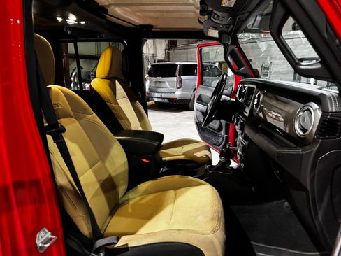 Used 2021 Jeep Wrangler Unlimited Sahara AWD/4WD image 25
