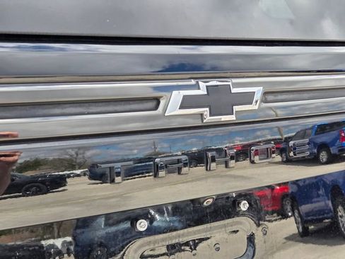 Used 2021 Chevrolet Tahoe Z71 image 11