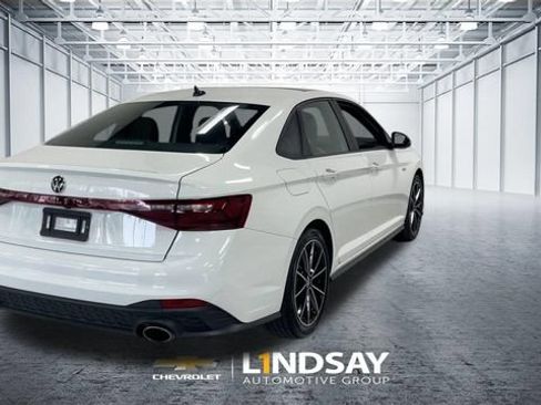 Used 2025 Volkswagen Jetta GLI Autobahn FWD image 9