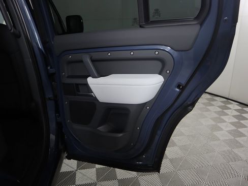 Used 2025 Land Rover Defender 110 S image 28