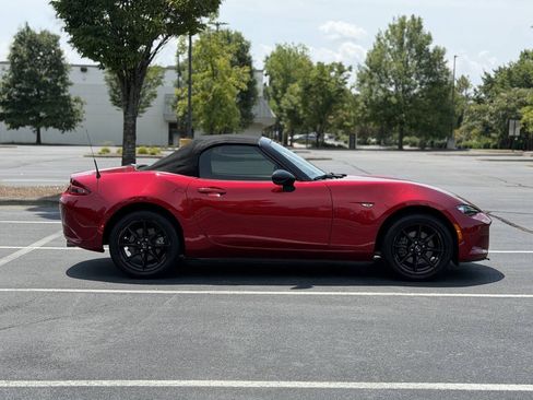 Used 2020 MAZDA MX-5 Miata Sport RWD image 9