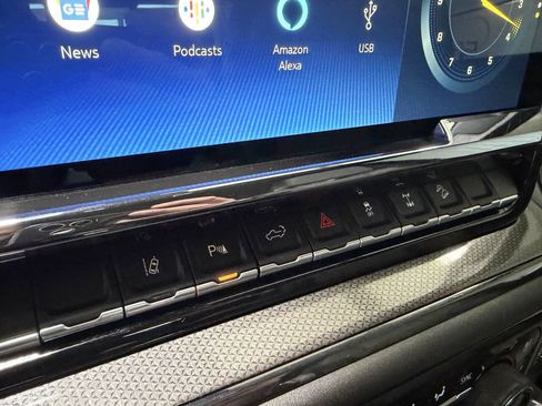 Used 2024 Chevrolet Silverado 2500 ZR2 w/ Technology Package image 32