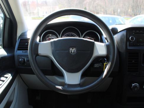Used 2009 Dodge Grand Caravan SE image 29