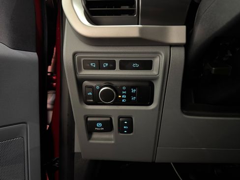 Used 2023 Ford F150 Lightning XLT image 27