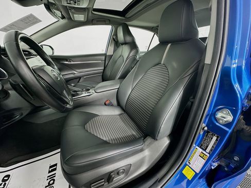 Used 2020 Toyota Camry SE w/ Sunroof Package image 20