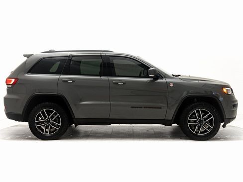 Used 2021 Jeep Grand Cherokee Trailhawk w/ Trailhawk Luxury Group image 2