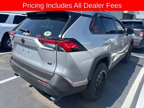 Used 2019 Toyota RAV4 LE FWD image 4