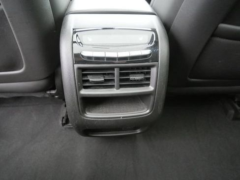 Used 2019 Cadillac XT5 Platinum AWD/4WD image 16