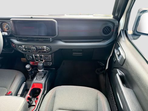 Used 2024 Jeep Wrangler Rubicon image 17