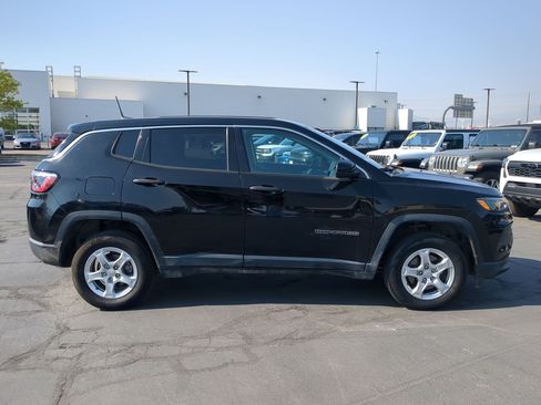 Used 2022 Jeep Compass Sport AWD/4WD image 2