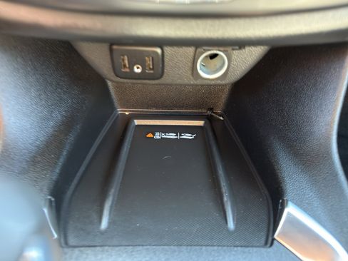 Used 2022 Chevrolet Traverse LT image 21