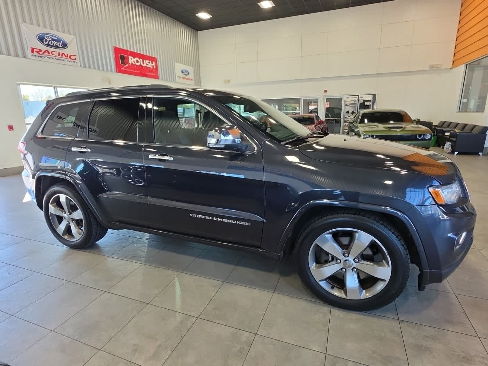 Used 2015 Jeep Grand Cherokee Overland w/ Advanced Technology Group AWD/4WD image 5