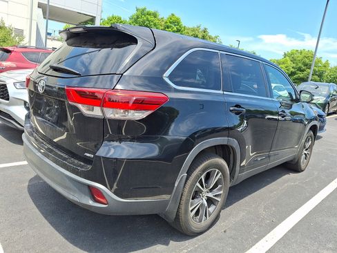 Used 2019 Toyota Highlander LE AWD/4WD image 4