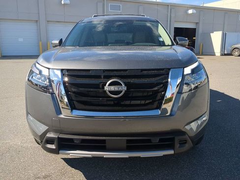 New 2025 Nissan Pathfinder SL image 9