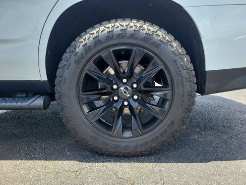 Used 2023 Chevrolet Tahoe Z71 w/ Luxury Package AWD/4WD image 33
