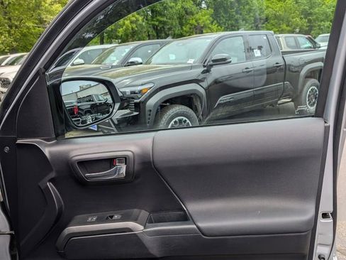 Certified 2020 Toyota Tacoma TRD Off-Road w/ Technology Package AWD/4WD image 18