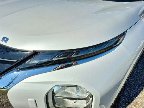 Used 2024 Mitsubishi Outlander 4WD Plug-In Hybrid image 10