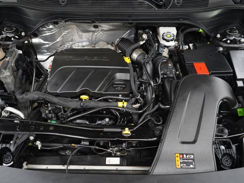 Used 2024 Chevrolet Trax LT w/ Sunroof Package image 31