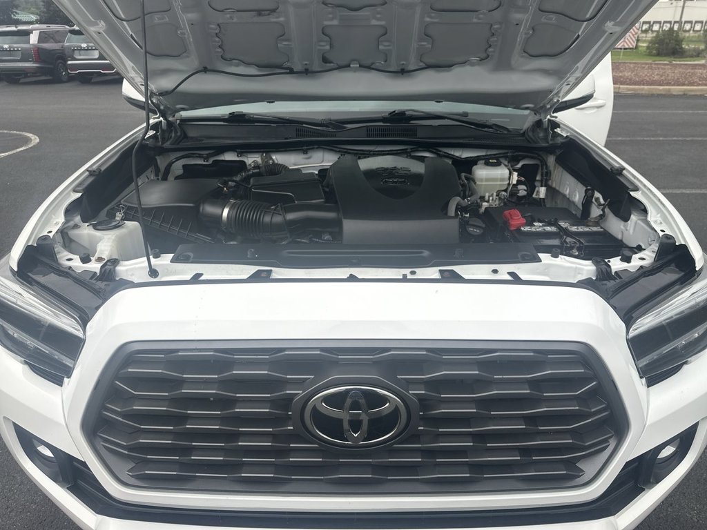 Used 2021 Toyota Tacoma TRD Off-Road w/ Technology Package AWD/4WD image 31