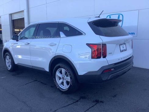 Used 2022 Kia Sorento LX AWD/4WD image 4