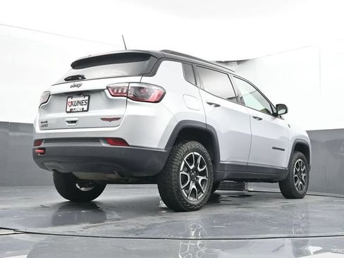 Used 2025 Jeep Compass Trailhawk AWD/4WD image 42
