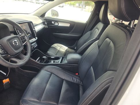 Used 2022 Volvo XC40 T5 Momentum AWD/4WD image 8