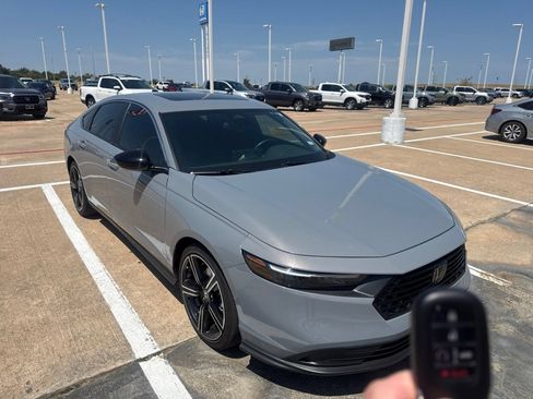 Used 2025 Honda Accord Sport image 1