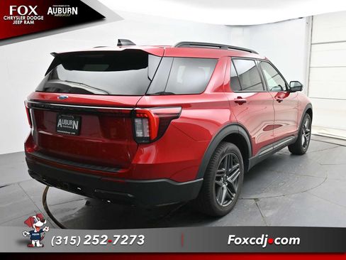 Used 2025 Ford Explorer ST-Line w/ ST-Line Street Pack AWD/4WD image 16