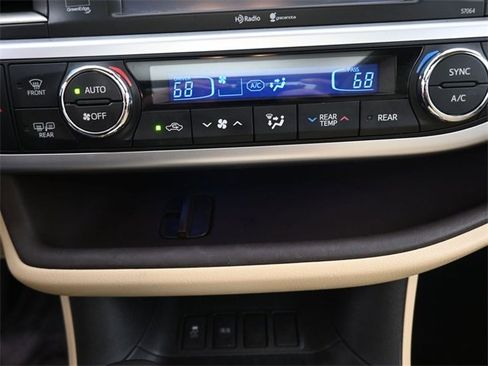 Used 2015 Toyota Highlander Limited image 6