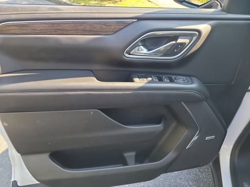 Used 2023 Chevrolet Suburban Premier image 20