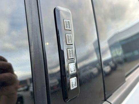 Used 2018 Ford F150 Lariat w/ Equipment Group 502A Luxury AWD/4WD image 11