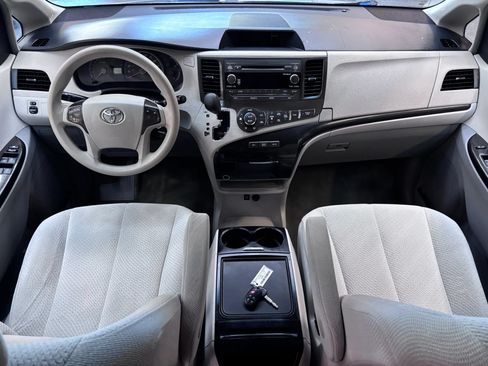 Used 2014 Toyota Sienna LE FWD image 10