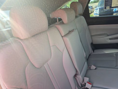 Used 2025 Kia Sorento S w/ Panoramic Sunroof Package FWD image 11