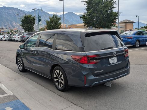 Used 2025 Honda Odyssey EX-L image 9