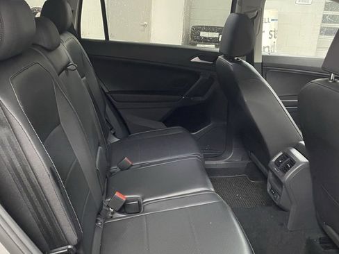 Used 2020 Volkswagen Tiguan SE w/ Panoramic Sunroof Package image 7