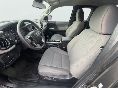 Used 2021 Toyota Tacoma SR5 AWD/4WD image 7