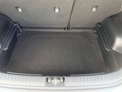 Used 2025 Kia Soul LX w/ LX Technology Package FWD image 37