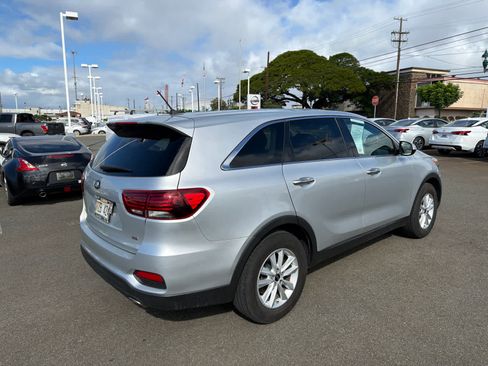 Used 2020 Kia Sorento LX image 3