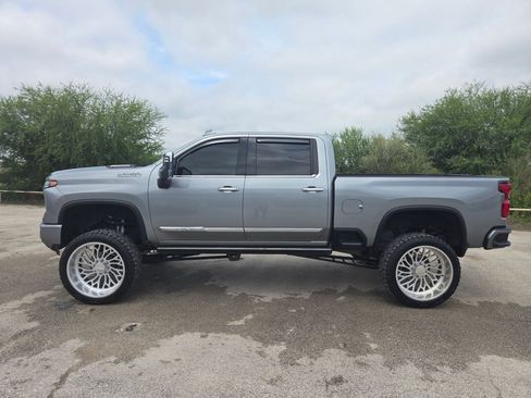 Used 2024 Chevrolet Silverado 3500 High Country w/ High Country Premium Package AWD/4WD image 6