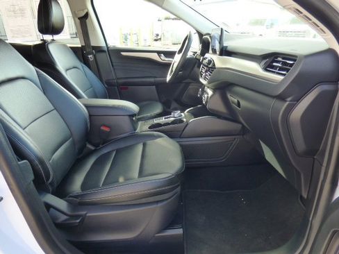 Used 2022 Ford Escape SEL w/ Technology Package image 9