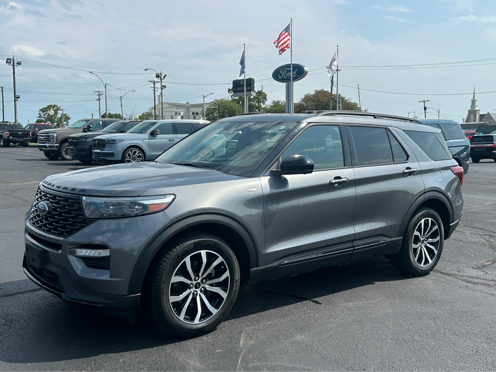 Used 2022 Ford Explorer ST-Line w/ Class IV Trailer Tow Package AWD/4WD image 2