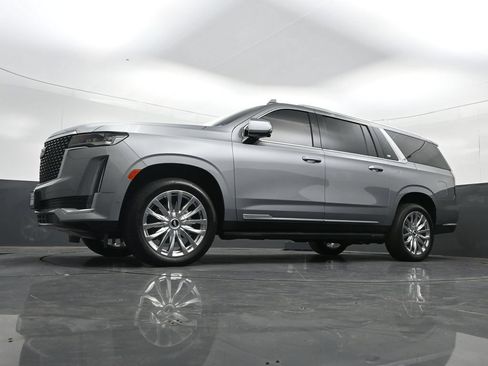 Used 2024 Cadillac Escalade ESV Premium Luxury AWD/4WD image 39