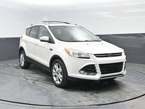 Used 2015 Ford Escape Titanium image 2